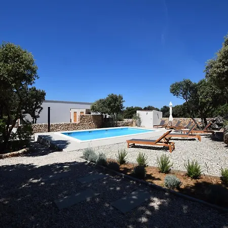 Holiday Home Mandre Near Zrce Beach, Cleaning Included בית נופש *