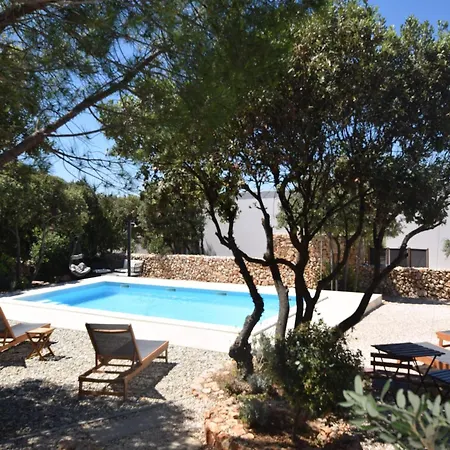 Holiday Home Mandre Near Zrce Beach, Cleaning Included בית נופש
