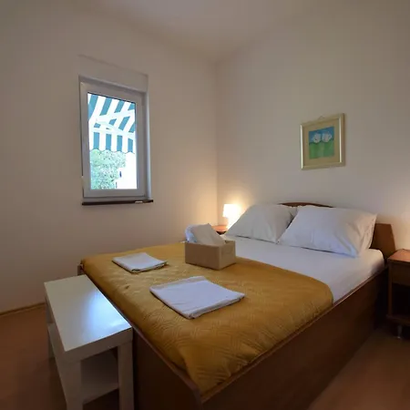 Casa de Férias Holiday Home Mandre Near Zrce Beach, Cleaning Included