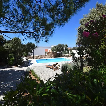 Holiday Home Mandre Near Zrce Beach, Cleaning Included * מאנדרה