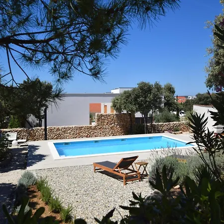 Holiday Home Mandre Near Zrce Beach, Cleaning Included Holiday home *
