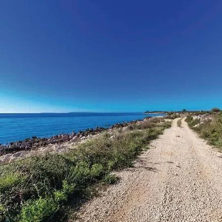 Holiday Home Mandre Near Zrce Beach, Cleaning Included Semesterbostad